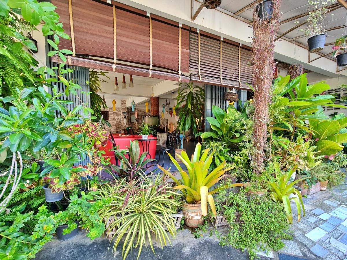 Bed And Terrace Guesthouse Chiang Mai Bagian luar foto