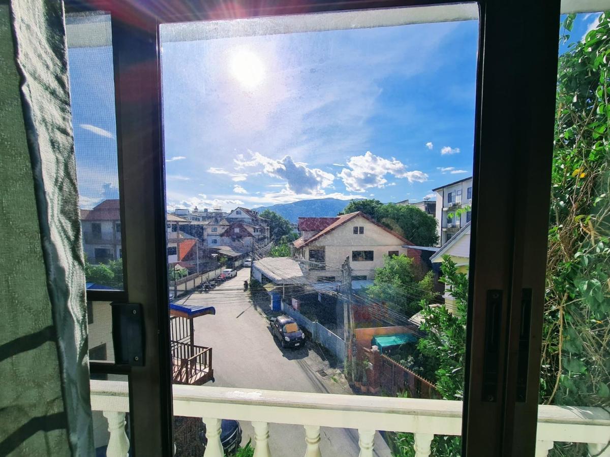 Bed And Terrace Guesthouse Chiang Mai Bagian luar foto
