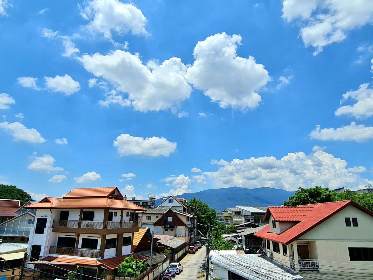 Bed And Terrace Guesthouse Chiang Mai Bagian luar foto