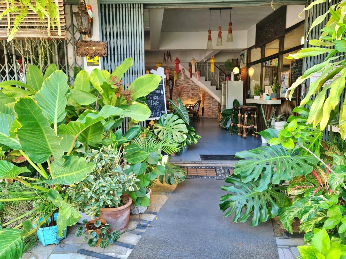 Bed And Terrace Guesthouse Chiang Mai Bagian luar foto