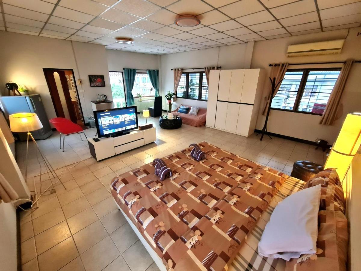 Bed And Terrace Guesthouse Chiang Mai Bagian luar foto