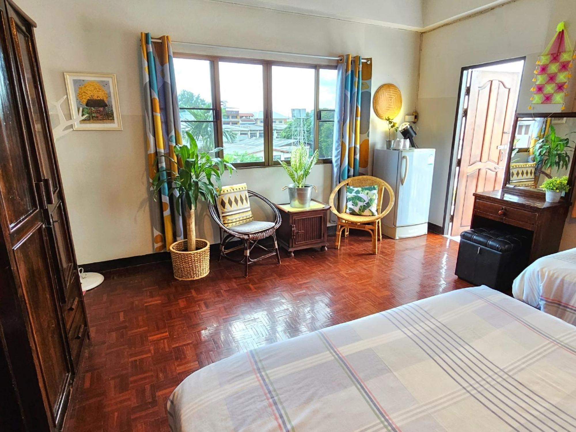 Bed And Terrace Guesthouse Chiang Mai Bagian luar foto
