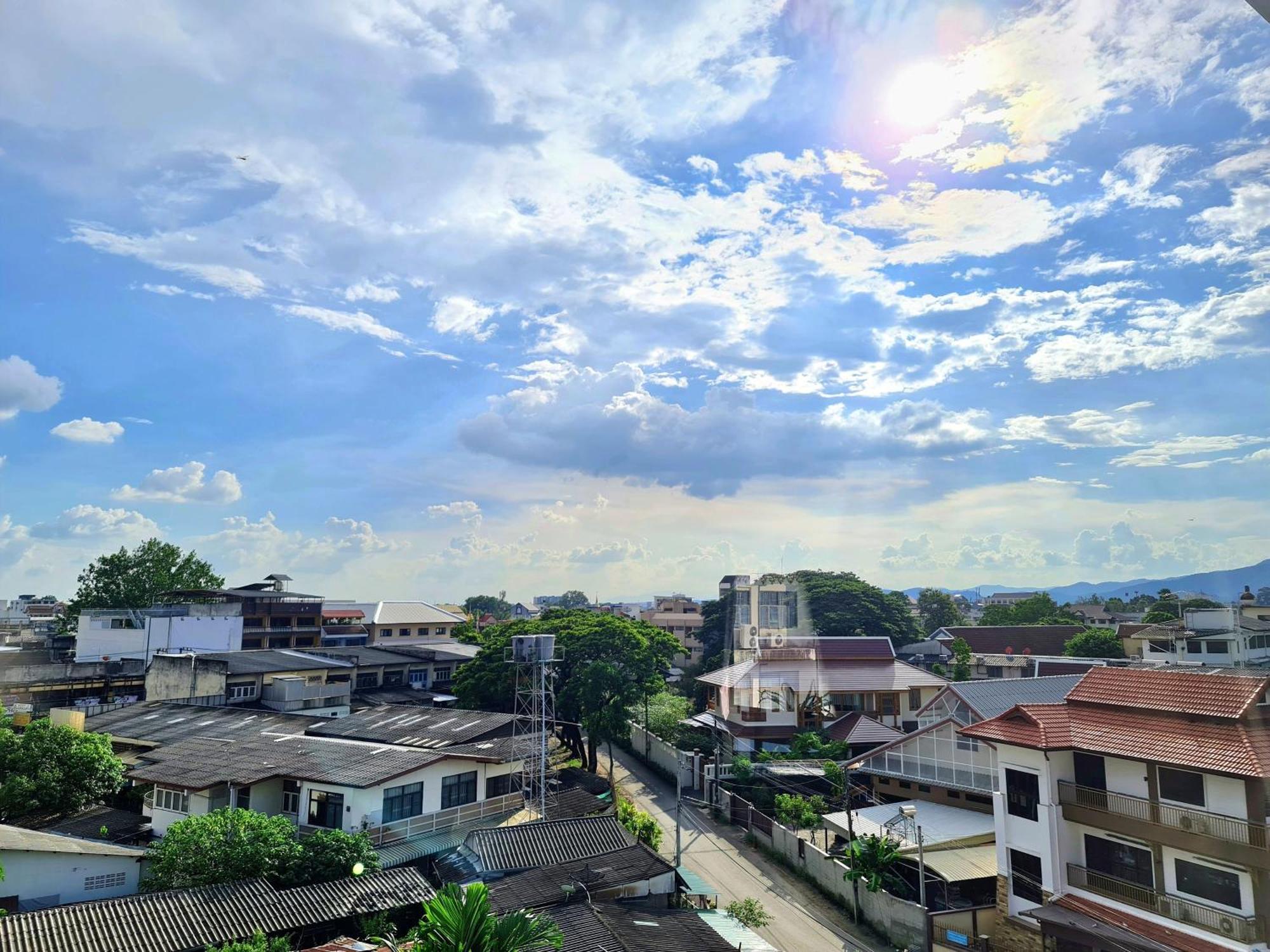 Bed And Terrace Guesthouse Chiang Mai Bagian luar foto